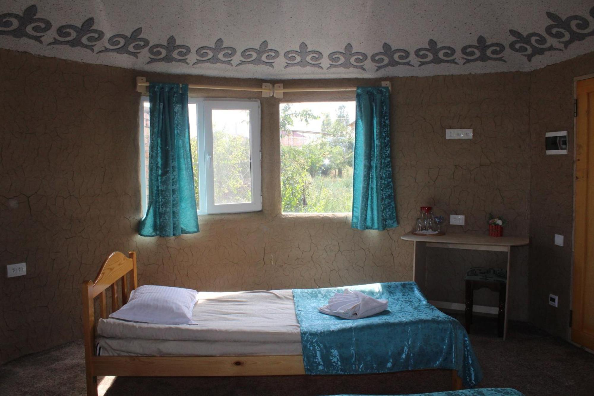 Guest House Emily Bokonbayevo ภายนอก รูปภาพ