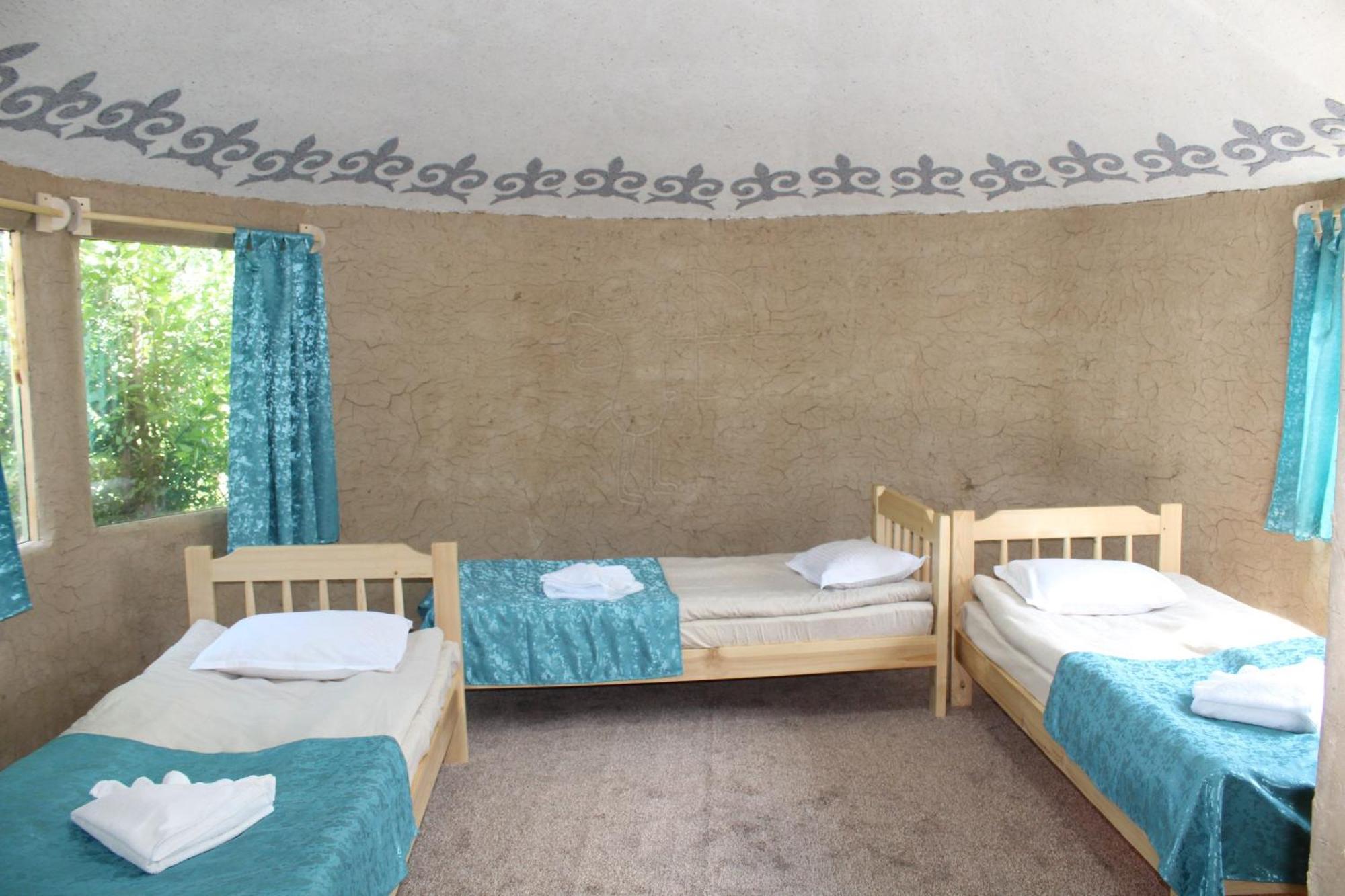 Guest House Emily Bokonbayevo ภายนอก รูปภาพ